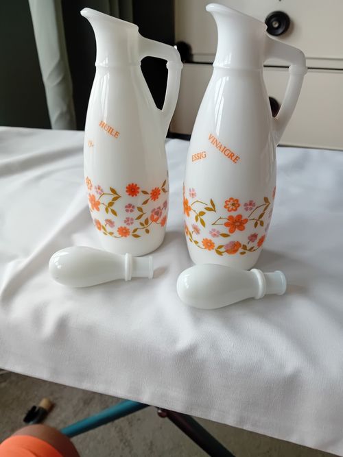 Vintage Italian Milk Glass (Cerve Parma / Made in Italy) Cruet Set 1970s — image 5
