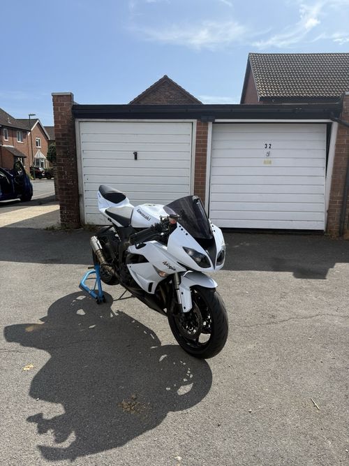 Kawasaki Ninja ZX6r 2010 — image 2