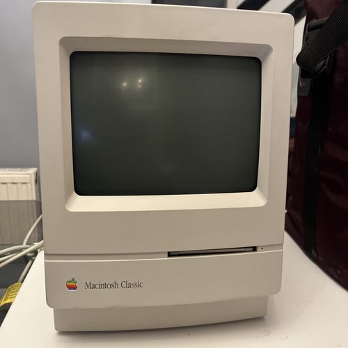 1990 Apple Macintosh  Classic - Vintage Compact Mac  - Spares/Repairs — image 1