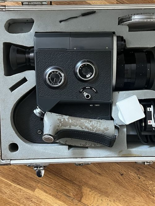 Canon Scoopic-16 16mm Camera Running Motor With Case, Extra Battery And Nd ! — image 7