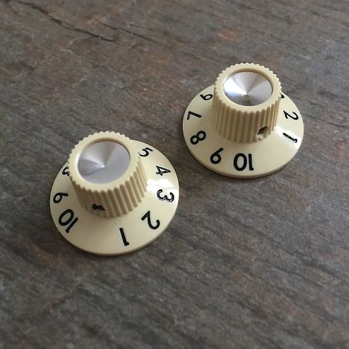 2x Jazzmaster Witch Hat 65 Fender Style Knobs - Aged vintage Cream — image 1