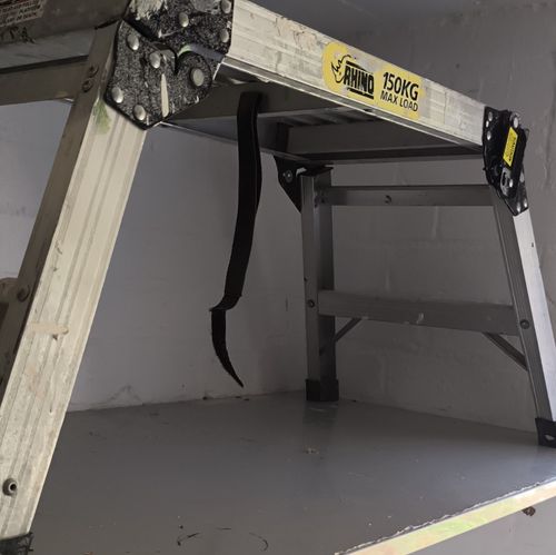 Rhino Aluminium Folding Work Platform Step Ladder 150kg Max Load. Used.  — image 4