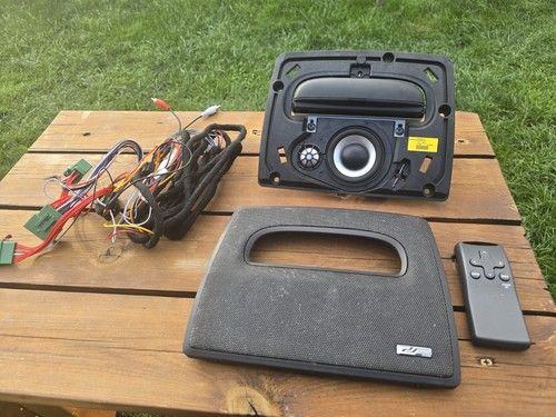 Central navigation screen on a Volvo XC90 Mk1 (2002–2014) - Oryginal