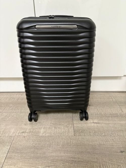 Cabin Size Hard Samsonite Suitcase in Black with Built in TSA Lock