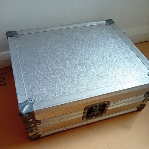 Heavy Duty Metal Turntable Deck Flight Case - Technics, Numark, Pioneer  — image 2