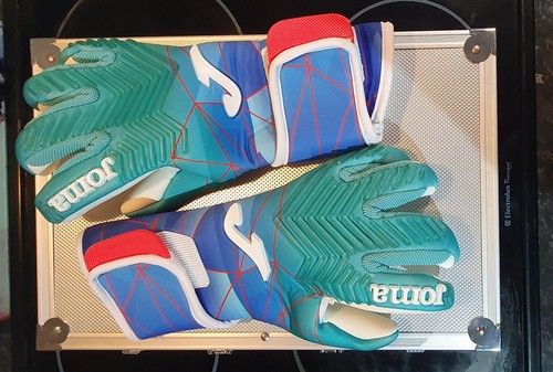 JOMA AREA 24 GOALKEEPER GLOVES SIZE 7 BRAND NEW, NEVER WORN. FREE SHIPPING