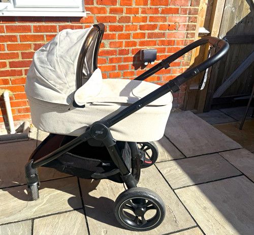 Mamas & Papas Ocarro Calico Pushchair Beige /black with Footmuff & Rain cover.