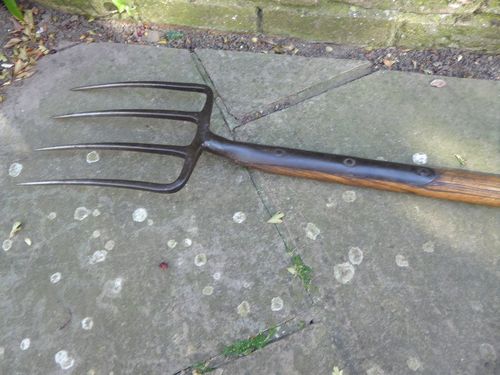 Vintage Garden Fork,  wooden T Handle. Strong - robust. Digging fork. ESSANCO — image 9