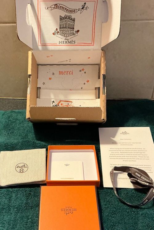 Hermès Clic H Cheval De Coeur Bracelet Black/Gold rrp £670.00 — image 8