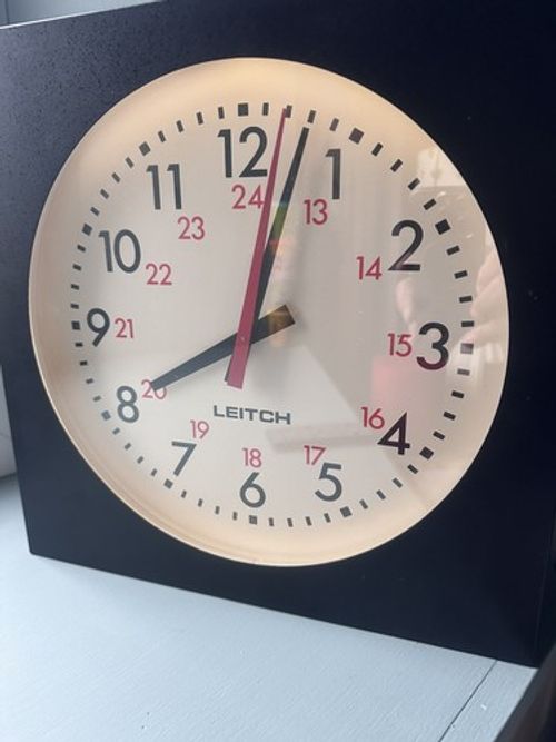 Leitch DAC-502 12” Studio Clock - Fully Working