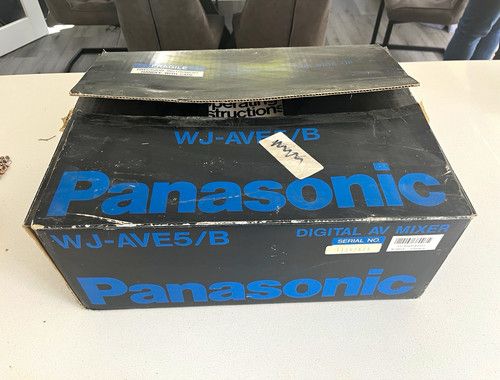 Panasonic WJ-AVE5/B Digital AV Mixer Video Switcher 3 In/4 Out SD Chroma Key