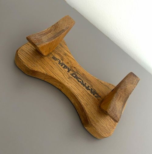 Wooden Lightsaber/Star Wars display stand “Jedi Master” Aurebesh