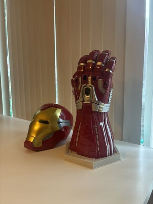 NEW Avengers: Endgame Encore Iron Man Infinity Gauntlet & Helmet Popcorn Buckets
