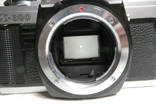 Minolta X-300 Classic Auto Manual SLR Camera & MD Rokkor 50mm f1.7 Minolta Lens — image 10