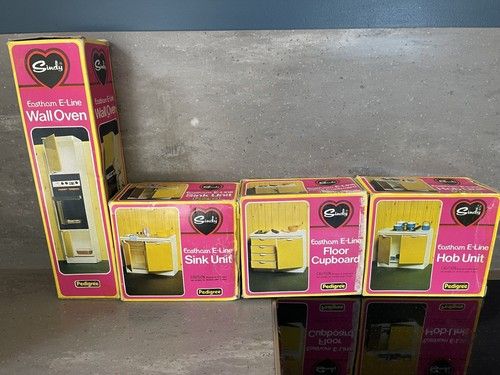 Vintage Sindy 1970s Eastham E Line Range Kitchen. Boxed, Unused with Accessories