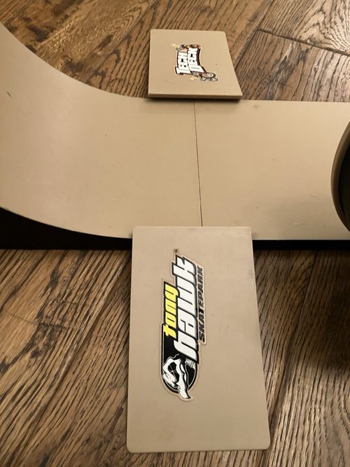 Tech Deck Fingerboard Skatepark Ramp Set with Loop, Quarter Pipe & Rail Beige — image 5