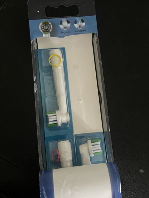 Oral-B Pro Precision Clean Rotating Toothbrush Replacement Heads (one missing) — image 2