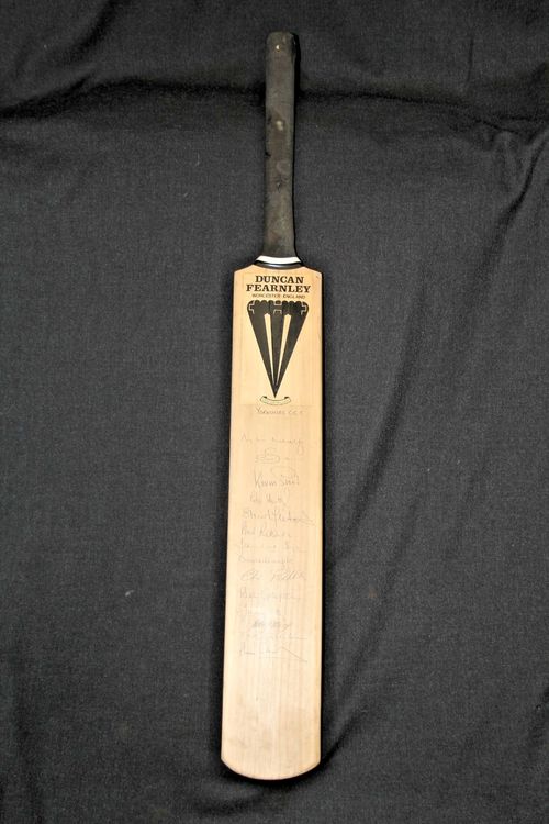 Vintage 1990s Yorkshire Cricket Bat. ( SIGNED ) — image 1