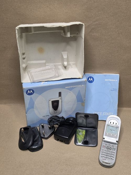Motorola V66i Boxed Flip Mobile Phone Vintage Retro Collectable & Charger — image 1