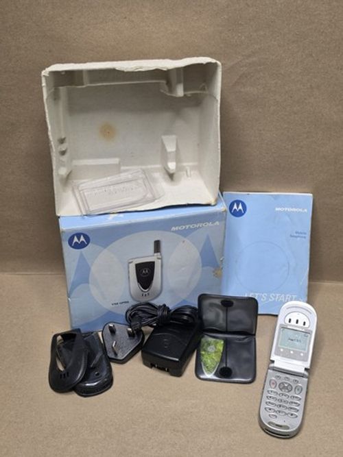 Motorola V66i Boxed Flip Mobile Phone Vintage Retro Collectable & Charger
