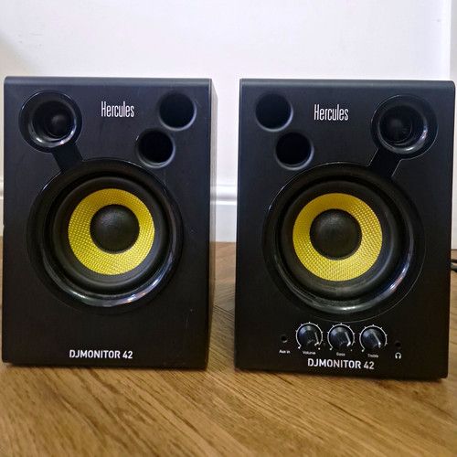 Hercules DJMonitor 42 Speakers Studio Black DJ Gaming Speakers 2x20w. Working