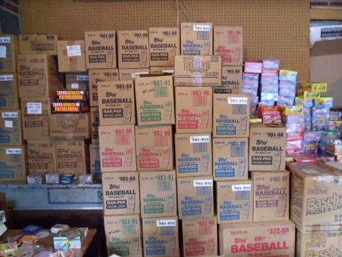COLOSSAL VINTAGE SPORTSCARDS COLLECTION WITH OLD UNOPENED PACKS! FREE MANTLE! — image 5