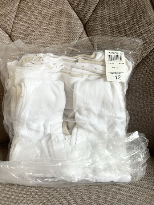 5 Baby Sleepsuits Unisex 0-3 Months From George New with Tags — image 6