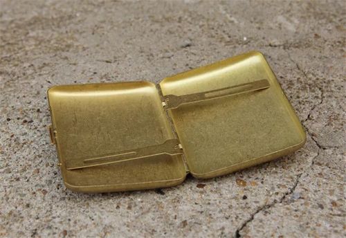 Collecteable Vintage Solid Brass Smoking Can hold 16 Cigarettes Case Holder — image 9