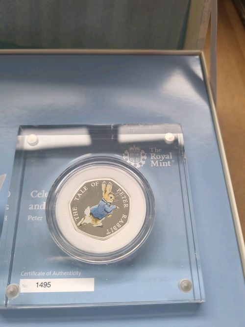 The Tale of Peter Rabbit Limited Edition 50p Silver Proof Coin and Book Gift Box — image 3