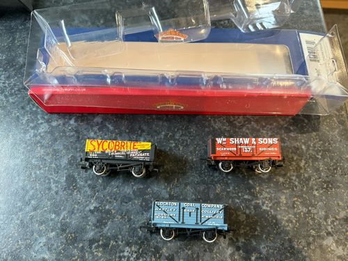 Bachmann OO Set of 3 Private Owner Wagons — image 2