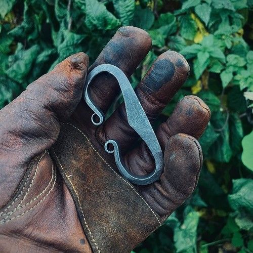 Flint and Steel Fire Starter, Hand forged Carbon Striker, Bushcraft, Camping