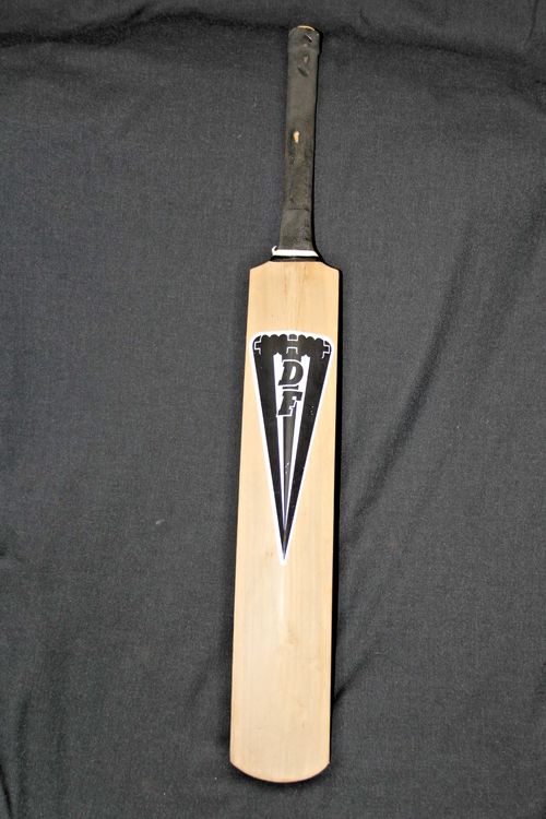 Vintage 1990s Yorkshire Cricket Bat. ( SIGNED ) — image 2