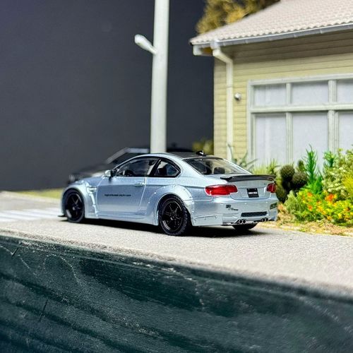 Fine model 1/64 Scale BMW M3 Coupe E92 LB Blue Diecast Car Model Toy Gift — image 4