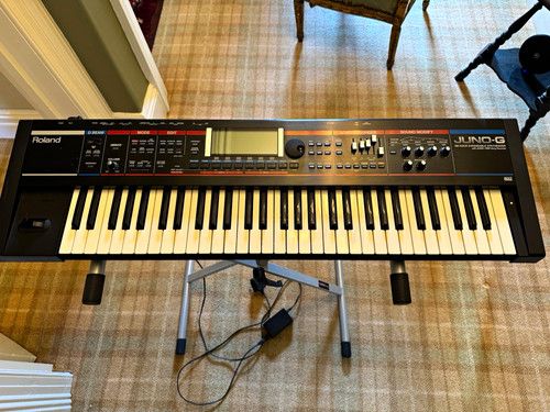 Roland JUNO-G 61-Key Digital Synthesiser Workstation w/ D-Beam, Arp with stand