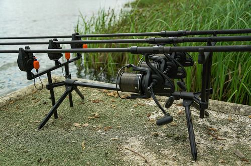 Fox EOS 3 Rod Pod Carp Fishing Black Fully Adjustable Complete with Case CRP044 — image 1