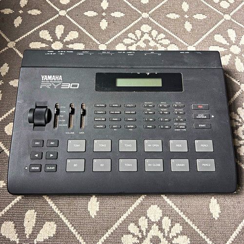 Yamaha RY30 Digital Drum Machine Rhythm Programmer