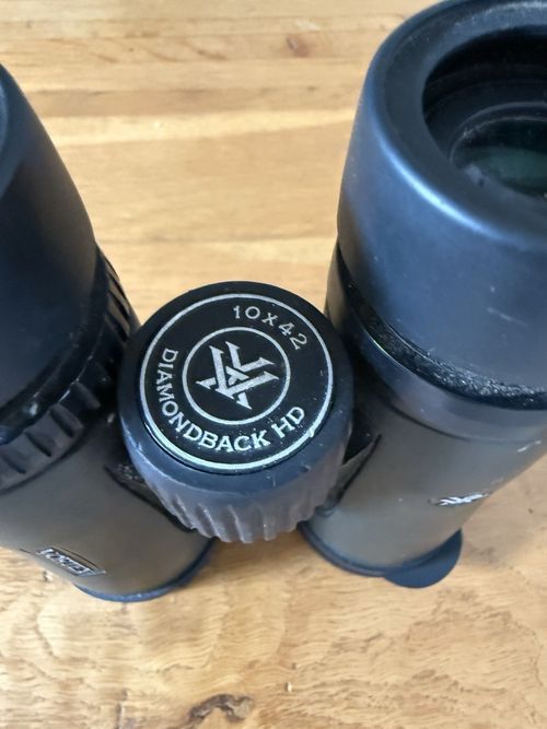 VORTEX 10x42 diamondbacks HD binoculars (Missing lens cap and Harness straps)  — image 8