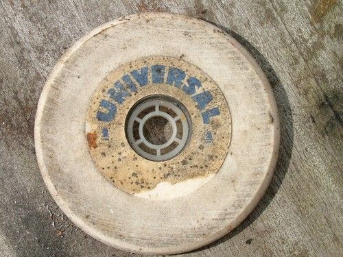 UNIVERSAL Silicon Carbide? Wheel 13.7CM DIAMETER, APPROX1.2CM THICK, SQUARE EDGE