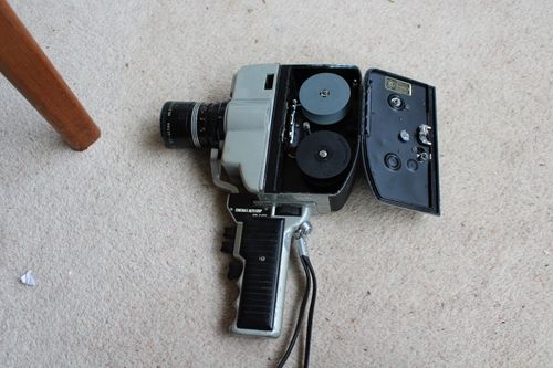 Cinemax 85E Auto Zoom Vintage Movie Camera  untested but motor runs — image 4