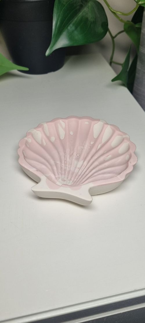 Pink & White Seashell Ceramic Soap Dish, Freestanding Bathroom Accessory — image 3