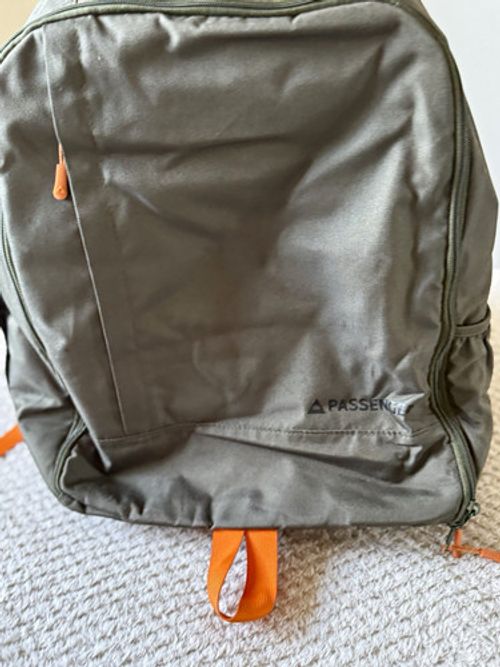 Passenger 35L Travel Daypack Backpack Green/Orange Polyester Extra Compartments