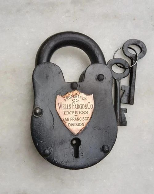 Antique Style Padlock 5'' Wells Fargo With 2 Key Old Vintage Style Lock