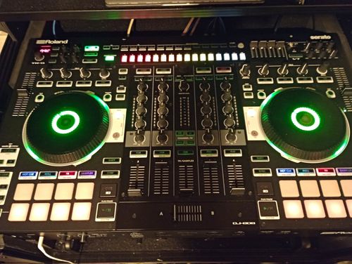 Roland DJ-808 Serato Double Deck Controller 4-Channel withOddssy Flight case — image 1
