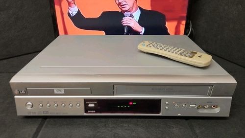 LG DV1010 DVD Player/Video VHS Cassette Recorder And Remote Control TESTED  — image 1