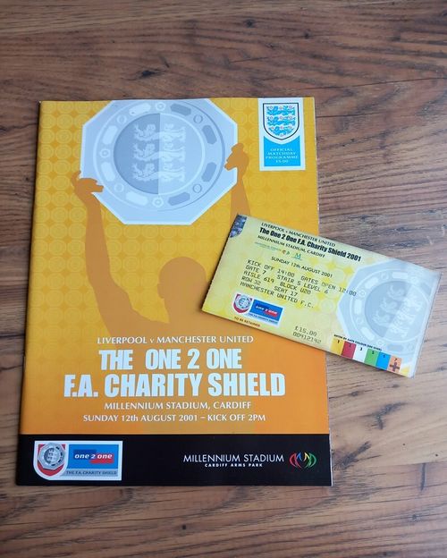 2001 Charity Shield Programme & ticket – Liverpool vs Man Utd — image 1