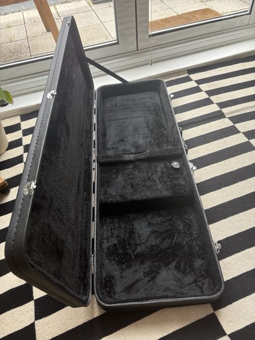 Tourtech Hard Shell Guitar Case With Handle — image 3