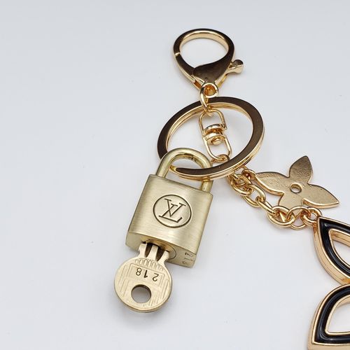 Authentic Louis Vuitton Lock & Key with Unbranded Clover Charm, Keychain — image 9