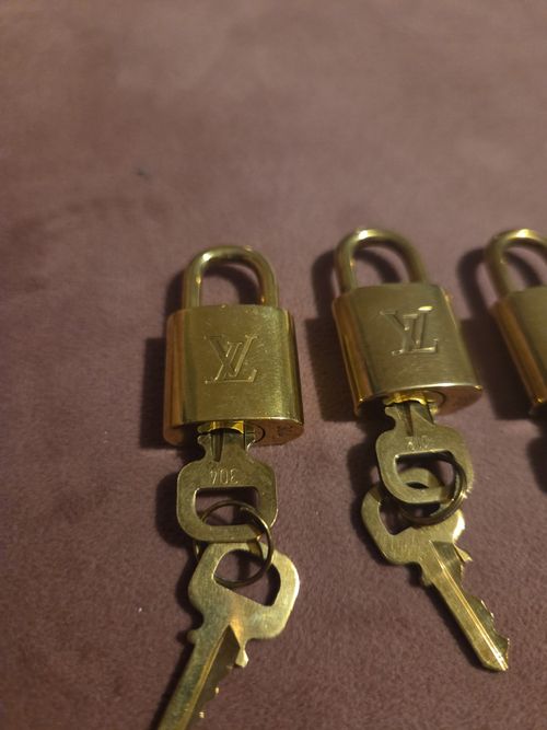  Louis Vuitton Brass Padlock Lock & Key Set. Used — image 8