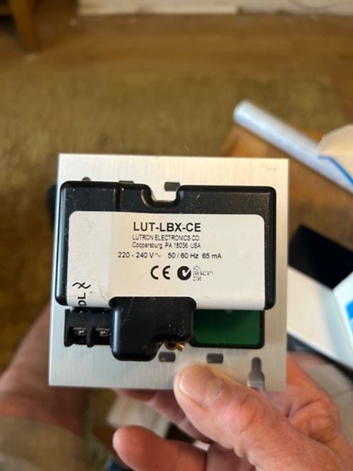Lutron LUT-LBX-CE-WH Interface 220-240V Synthetic Minimum Load