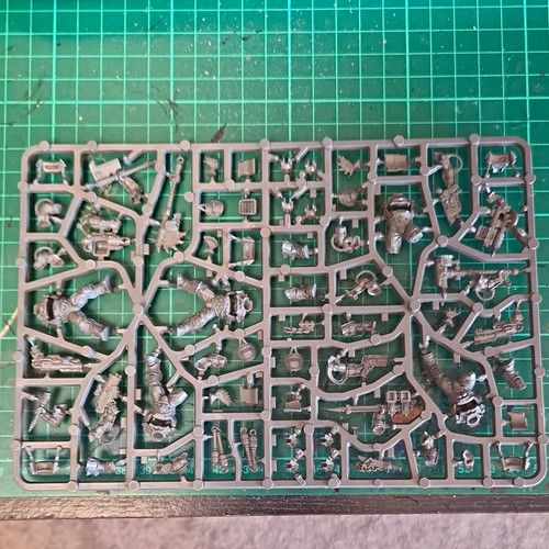 Warhammer 40K Necromunda House Goliath Gang Sprue (5 Models) No Bases
